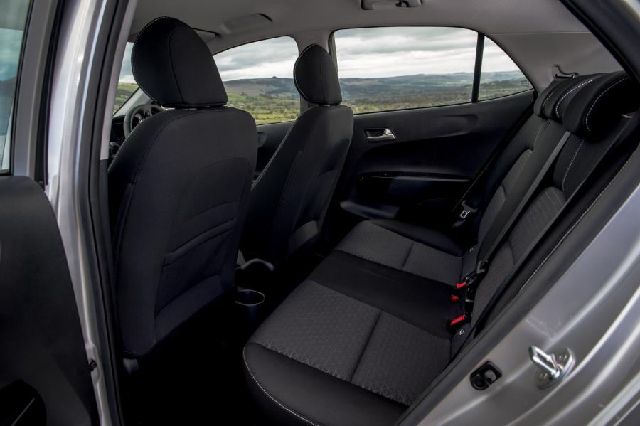 Интерьер Kia Picanto 2017 года  (UK) (фото 78 из 80)